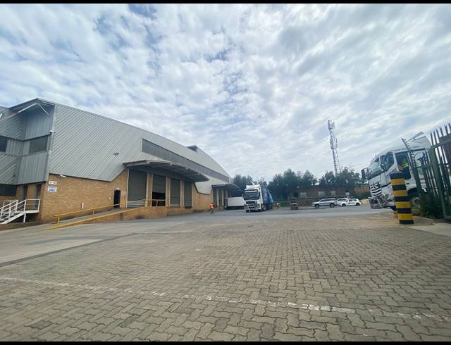 15,614M² WAREHOUSE TO LET IN LONGMEADOW